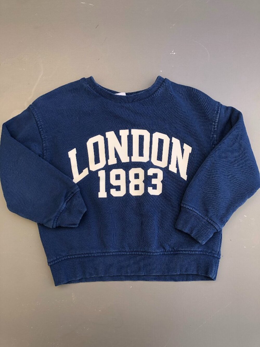 Zara Kids London 1983 Navy Crewneck Sweatshirt Size 3-4Y  Graphic Pull Over